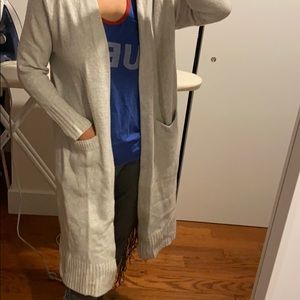Chic long light grey Calvin Klein cardigan